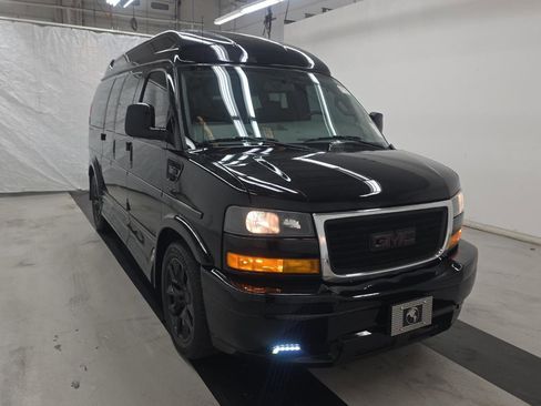 Used 2023 GMC Savana 2500 image 3
