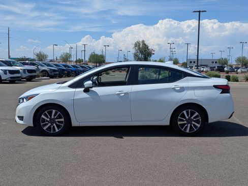 Used 2024 Nissan Versa SV FWD image 2