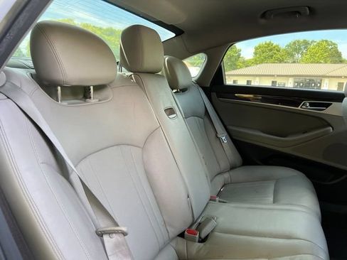 Used 2016 Hyundai Genesis 3.8 RWD image 18