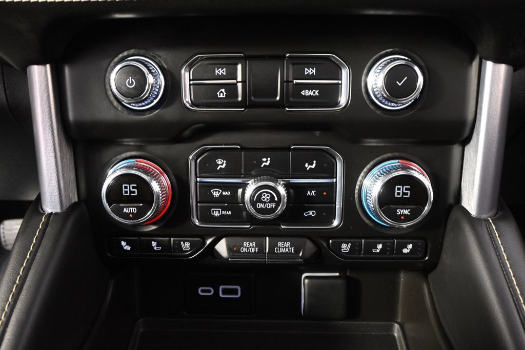 Used 2024 GMC Yukon SLT w/ SLT Premium Package AWD/4WD image 31