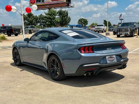 Used 2025 Ford Mustang GT RWD image 5