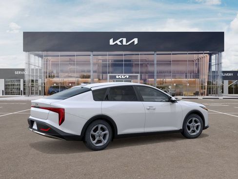 New 2025 Kia K4 FWD image 6