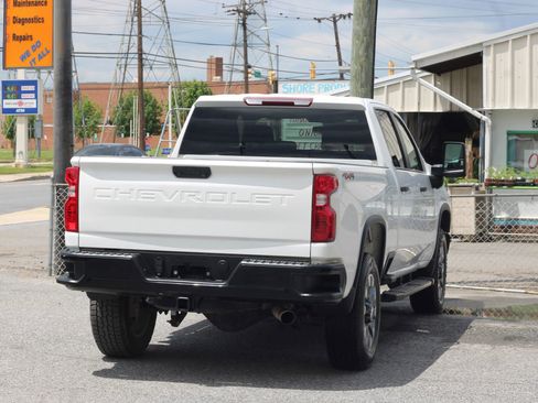 Used 2022 Chevrolet Silverado 2500 Custom w/ Custom Value Package AWD/4WD image 8