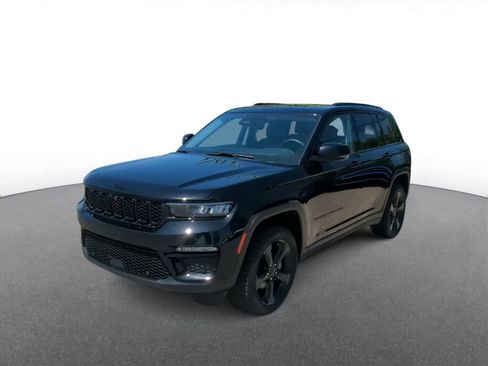 Used 2023 Jeep Grand Cherokee Limited w/ Luxury Tech Group II AWD/4WD image 4
