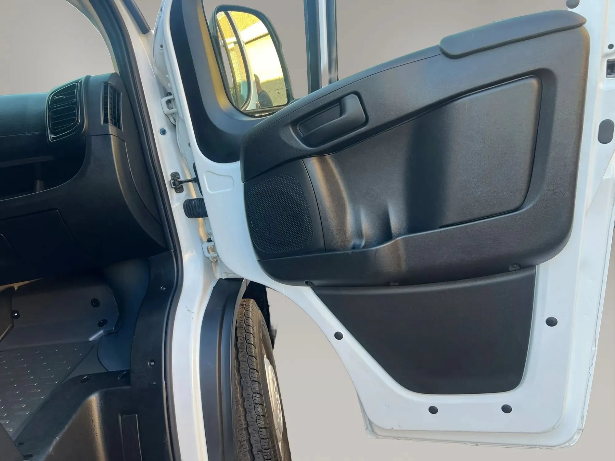 Used 2025 RAM ProMaster 2500 w/ U-Haul Equipment Group FWD image 28