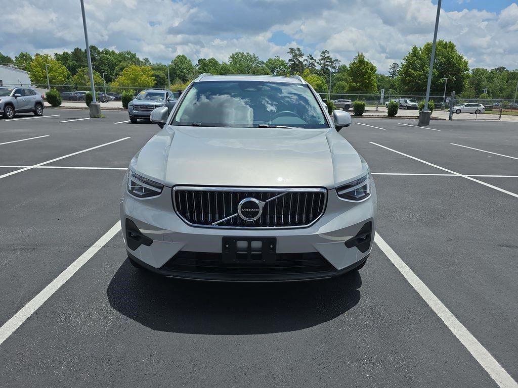 Used 2023 Volvo XC40 B5 Plus w/ Driver Assist Package AWD/4WD image 12