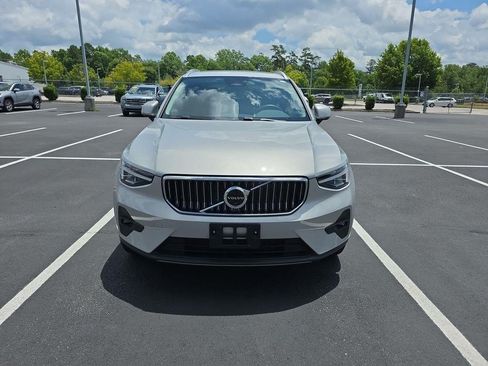 Used 2023 Volvo XC40 B5 Plus w/ Driver Assist Package AWD/4WD image 12