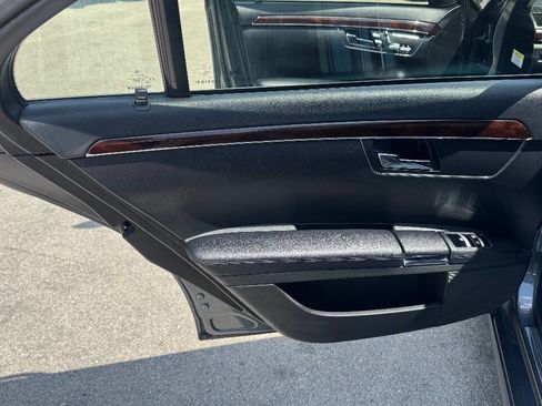 Used 2011 Mercedes-Benz S 550 4MATIC image 17