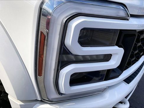 Used 2024 Ford F450 Limited image 34