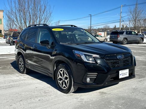 Used 2023 Subaru Forester Premium image 5