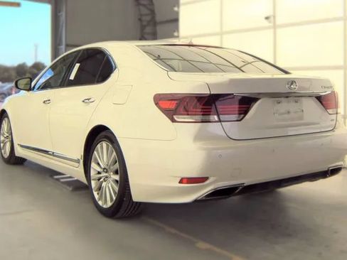 Used 2013 Lexus LS 460 AWD w/ Comfort Pkg image 3