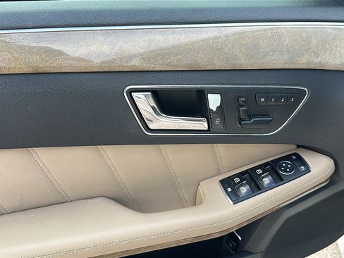 Used 2011 Mercedes-Benz E 350 4MATIC Sedan image 17