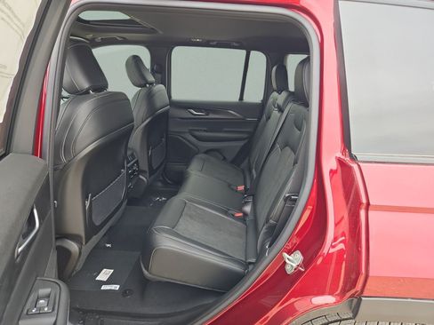 New 2025 Jeep Grand Cherokee Altitude RWD image 25