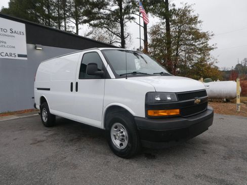 Used 2021 Chevrolet Express 2500 w/ Driver Convenience Package image 3
