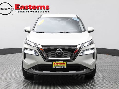 Used 2022 Nissan Rogue SV image 2