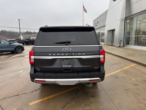 Used 2023 Ford Expedition Max XLT image 4