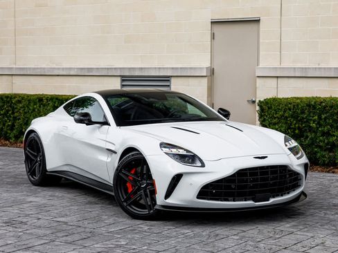 Used 2025 Aston Martin V8 Vantage Coupe image 27