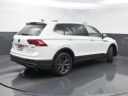 Used 2024 Volkswagen Tiguan SE image 22