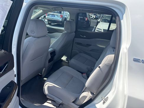 Used 2022 GMC Acadia SLE FWD image 23