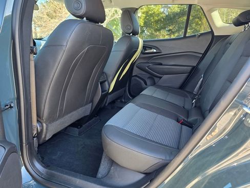 Certified 2025 Chevrolet Trax LT w/ LT Convenience Package image 28