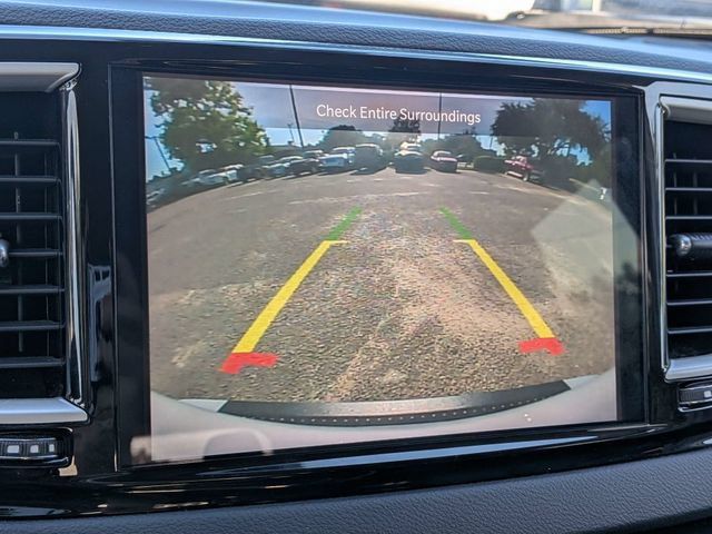 Used 2023 Chrysler Pacifica Touring-L FWD image 23