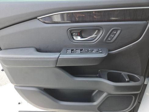Used 2025 Honda Pilot Elite image 15