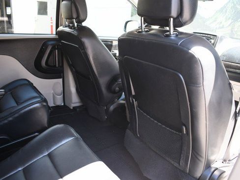 Used 2012 Dodge Grand Caravan SXT FWD image 27