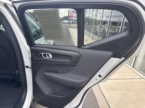 Certified 2025 Volvo XC40 B5 Plus AWD/4WD image 11