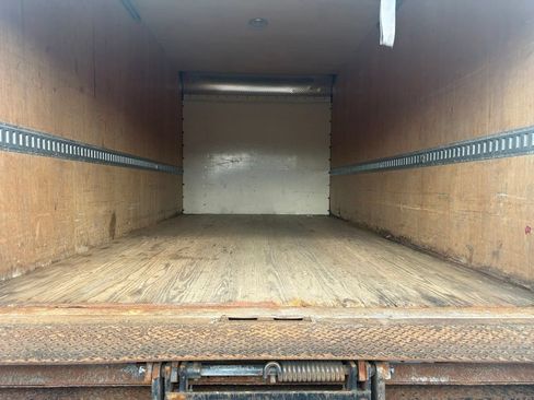 Used 2015 Chevrolet Express 4500 RWD image 12