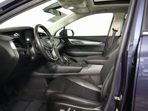 Used 2018 Cadillac XT5 Luxury w/ Driver Awareness Package FWD image 10