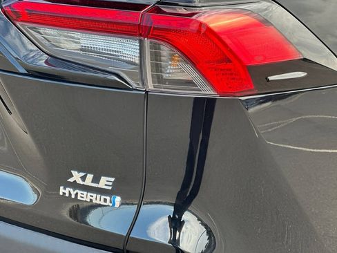 Used 2021 Toyota RAV4 XLE Premium AWD/4WD image 26