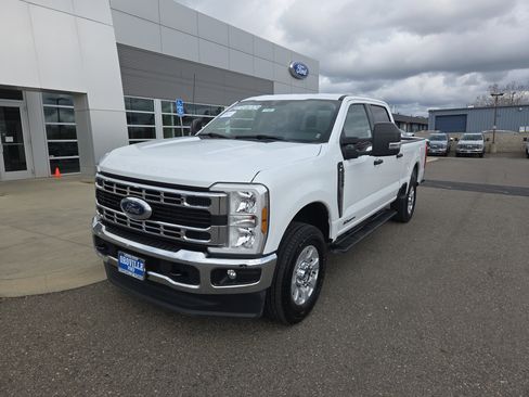 Used 2024 Ford F250 XLT image 1