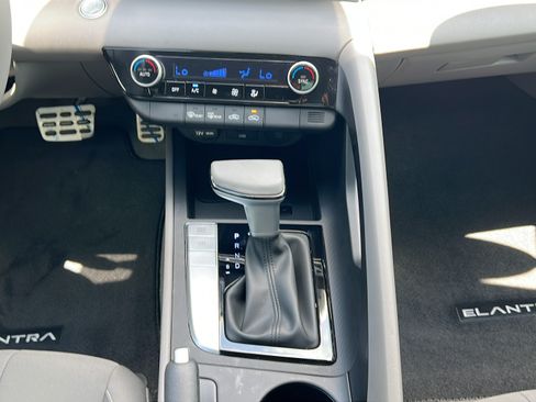 Certified 2025 Hyundai Elantra Sport FWD image 14