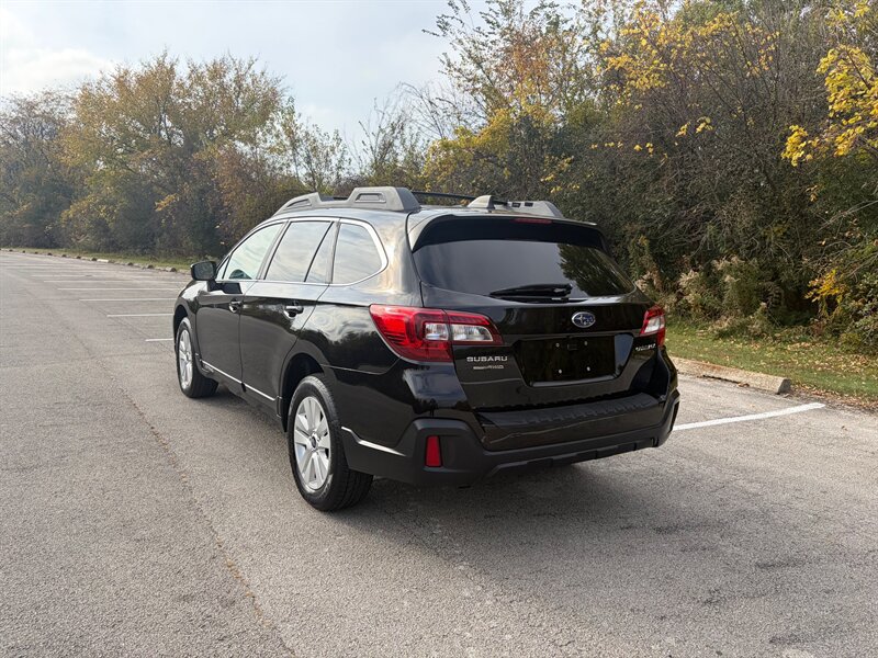 Used 2018 Subaru Outback 2.5i Premium AWD/4WD image 3