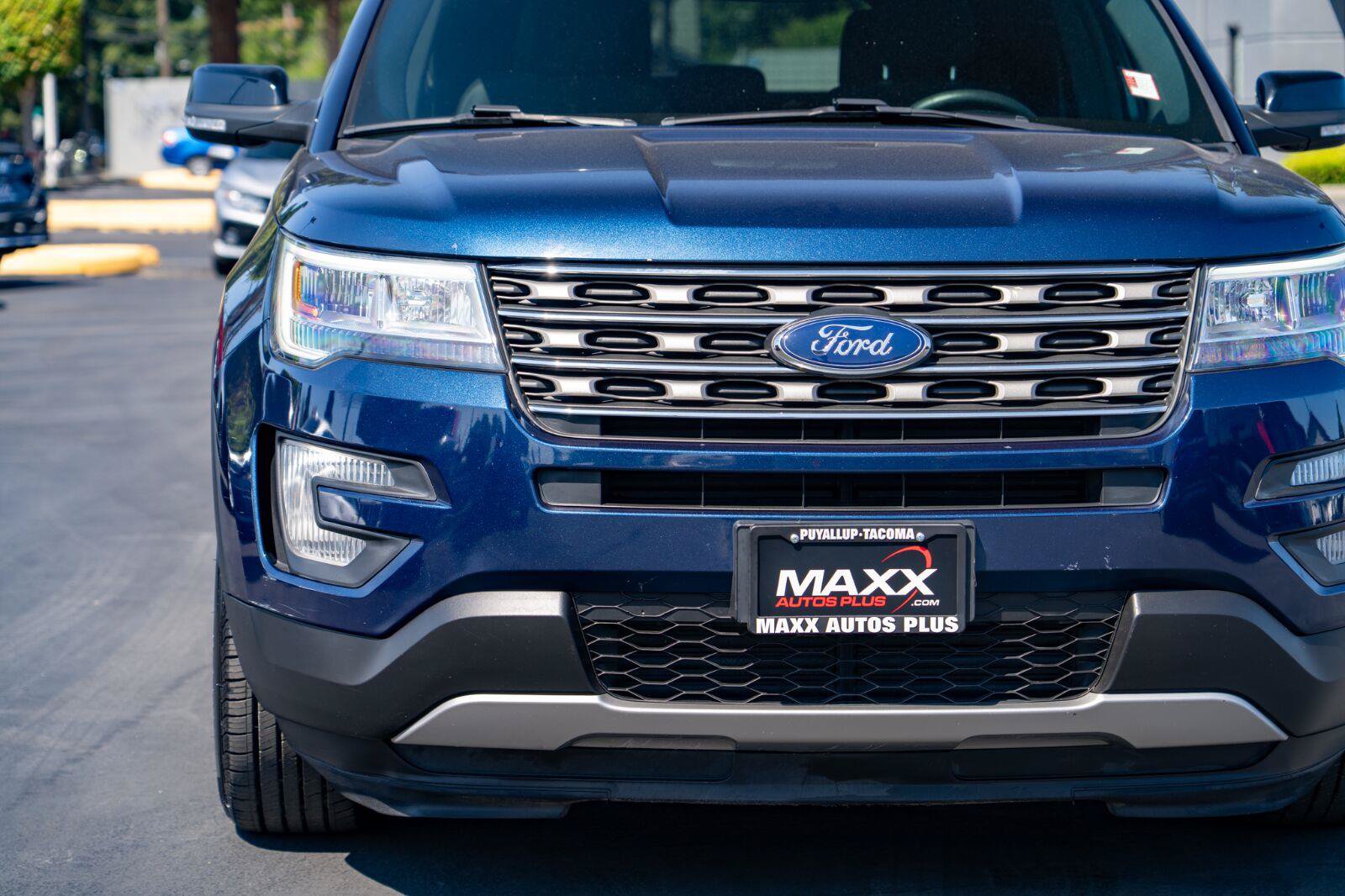 Used 2017 Ford Explorer XLT FWD image 5