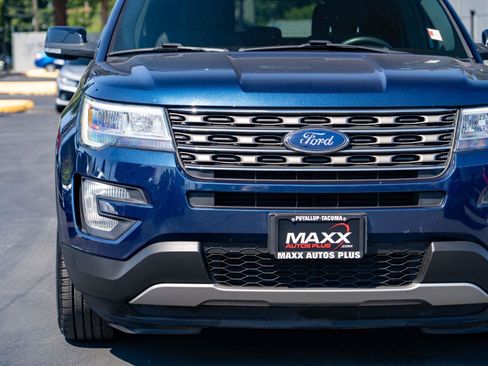 Used 2017 Ford Explorer XLT FWD image 5