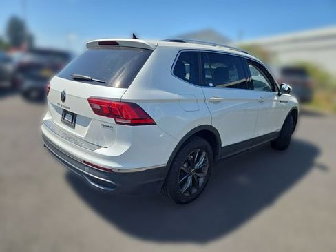 Used 2023 Volkswagen Tiguan SE AWD/4WD image 12