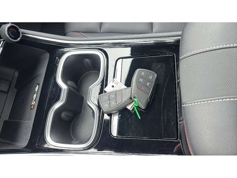 Used 2025 Chevrolet Traverse Z71 w/ LPO, Floor Liner Package AWD/4WD image 23