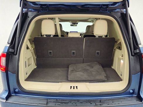 Used 2020 Lincoln Navigator Reserve w/ Luxury Package image 23
