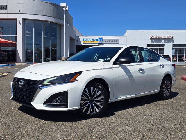 Used 2025 Nissan Altima 2.5 SV AWD/4WD image 3
