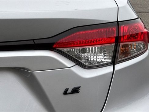 Used 2021 Toyota Corolla LE image 47
