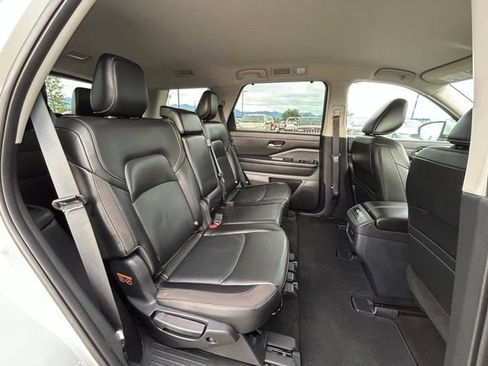 Certified 2025 Nissan Pathfinder SL AWD/4WD image 42
