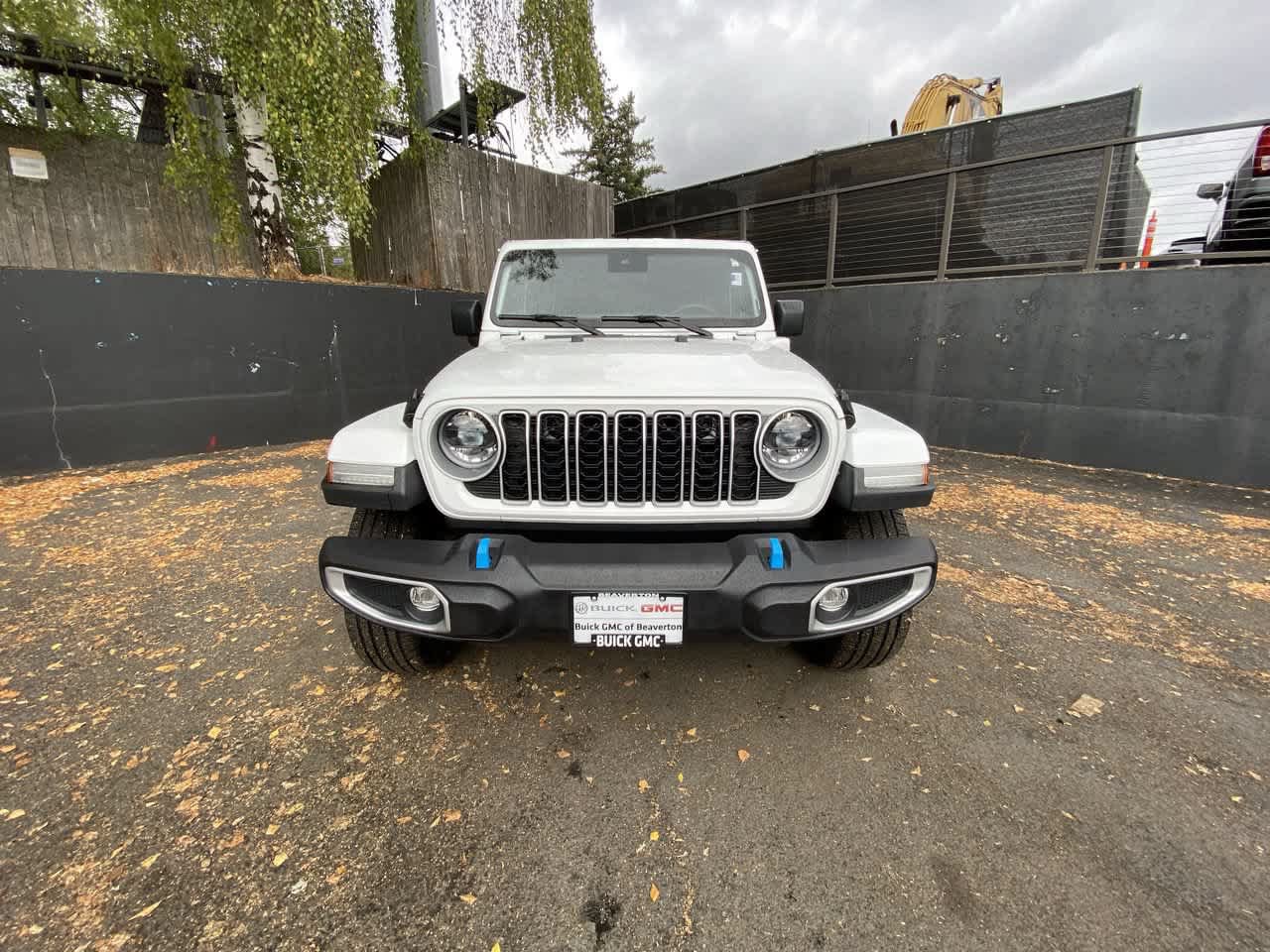 Used 2024 Jeep Wrangler Unlimited Sahara AWD/4WD image 9