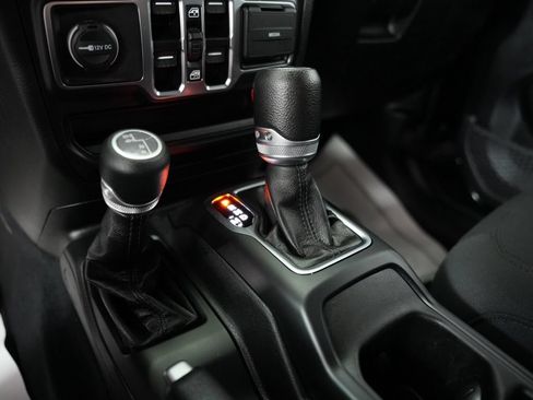 Used 2023 Jeep Gladiator Sport AWD/4WD image 27