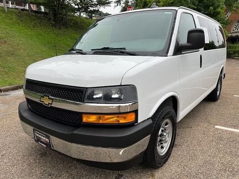 Used 2018 Chevrolet Express 2500 LT w/ LT Preferred Equipment Group RWD image 33