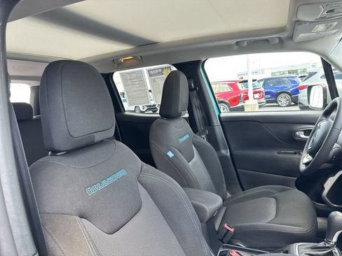 Used 2021 Jeep Renegade Latitude AWD/4WD image 16