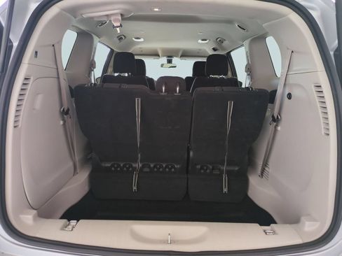 Used 2022 Chrysler Voyager LX FWD image 23
