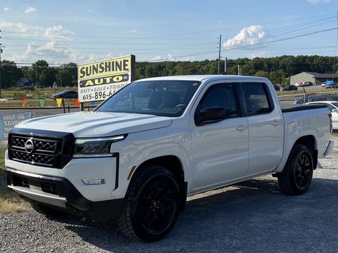 Used 2023 Nissan Frontier SV w/ Midnight Edition Package AWD/4WD image 3