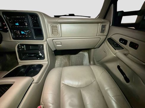 Used 2007 GMC Sierra 3500 SLT w/ Heavy-Duty Power Package AWD/4WD image 29