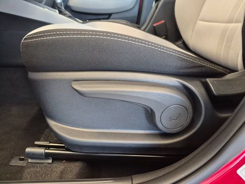 Used 2025 Hyundai Venue SEL FWD image 15